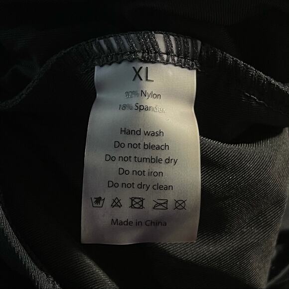 One-Piece Small Swimsuit with Cut-Outs Black - Picture 4 of 4